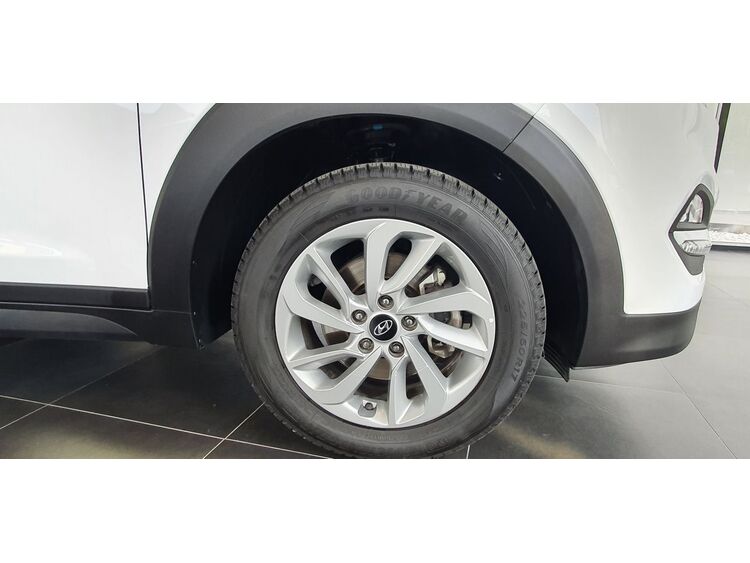 Hyundai Tucson BLUEDRIVE LINK 1.7 CRDI 115 CV 4X2 foto 16